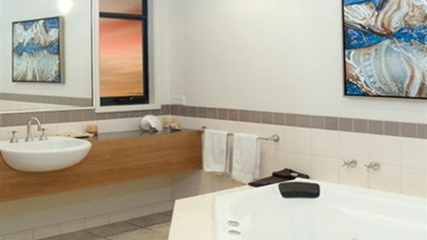 Aireys Inlet Getaway Resort - New Castle Tourism 6