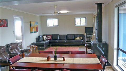Sabrelyn Park - Newcastle Accommodation 3