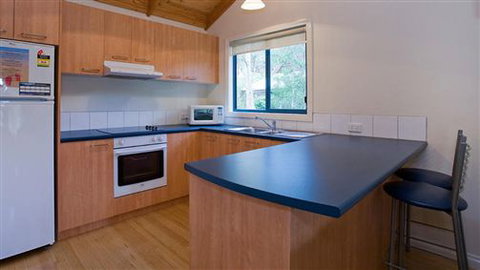 Surf Coast Cabins In Aireys Inlet - New Castle Tourism 1