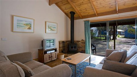 Surf Coast Cabins In Aireys Inlet - New Castle Tourism 0