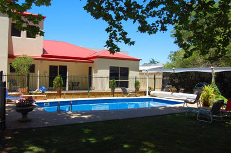 Aarinda Retreat - Newcastle Accommodation 4