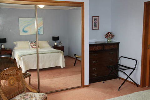 Adrienne's Place On The Hill - New Castle Tourism 1