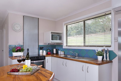 Jacaranda Cottages - Newcastle Accommodation 8