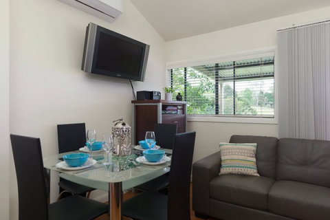 Jacaranda Cottages - Newcastle Accommodation 2