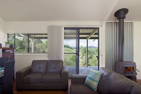 Jacaranda Cottages - Newcastle Accommodation 3