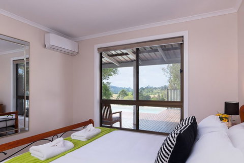 Jacaranda Cottages - Newcastle Accommodation 12