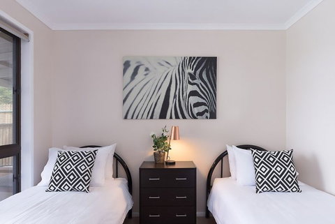 Jacaranda Cottages - Newcastle Accommodation 13