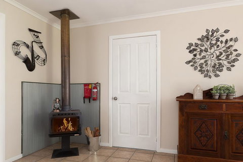Jacaranda Cottages - Newcastle Accommodation 14