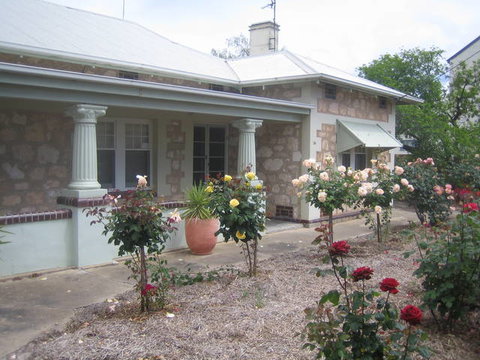 MacDonnell House (Naracoorte Cottages) - Newcastle Accommodation 5