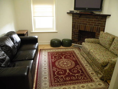 MacDonnell House (Naracoorte Cottages) - Newcastle Accommodation 7