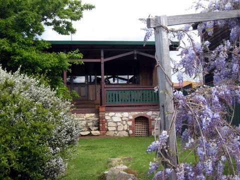 Pemberton Old Picture Theatre Holiday Apts - New Castle Tourism 1