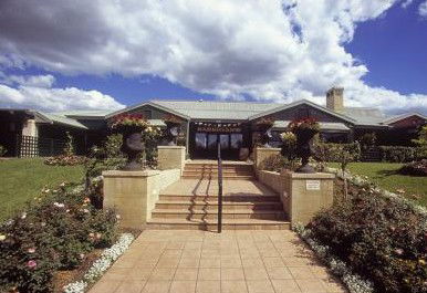 Harrigan's Irish Pub And Accommodation - New Castle Tourism 0
