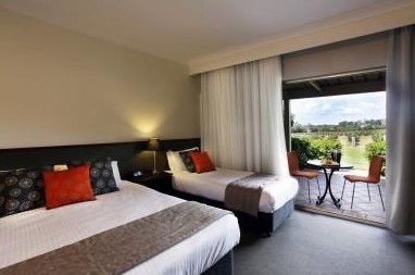 Harrigan's Irish Pub And Accommodation - New Castle Tourism 4
