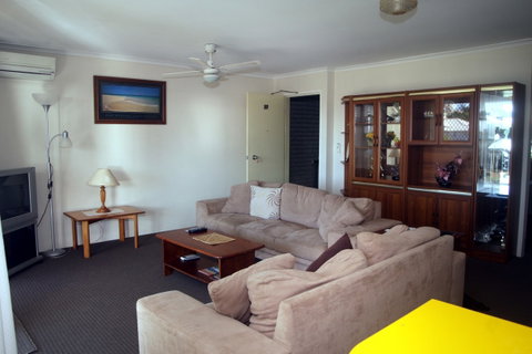 Skyline Holiday Units - Newcastle Accommodation 7