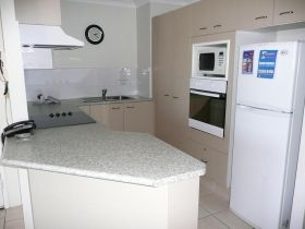 Pelican Cove Apartments - Newcastle Accommodation 3