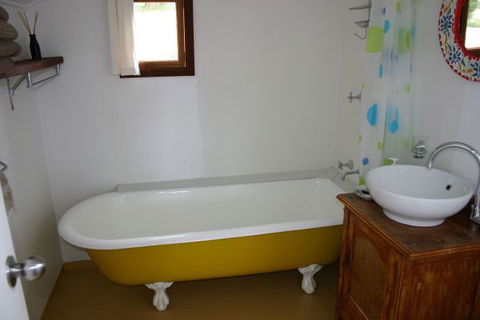 Kilfeacle Farm Cottage - Newcastle Accommodation 3