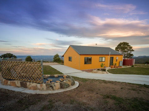 Majestic View Cottages - Newcastle Accommodation 0