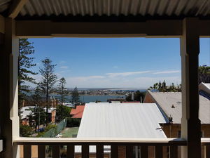 Newcastle Terraces and Apartments - Harbourside Apartment