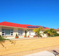 Christies Cottage for holidays and relocations. - Newcastle Accommodation