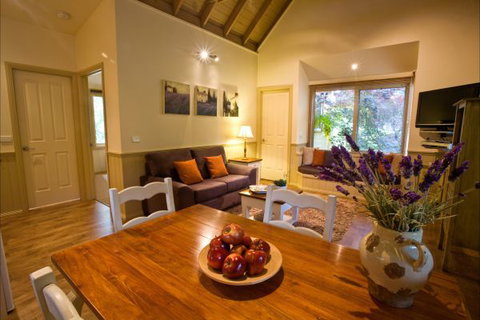 Autumn Abode Cottages - Newcastle Accommodation 0