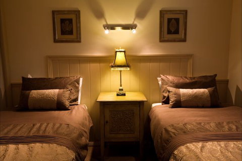 Autumn Abode Cottages - Newcastle Accommodation 4