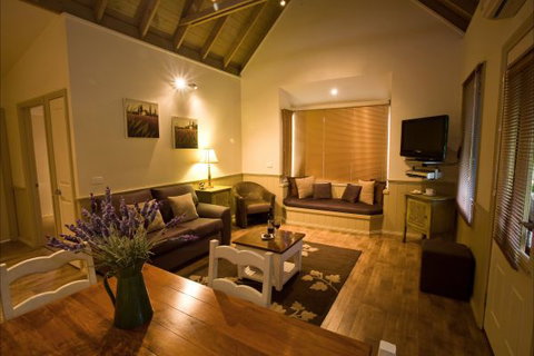 Autumn Abode Cottages - Newcastle Accommodation 5