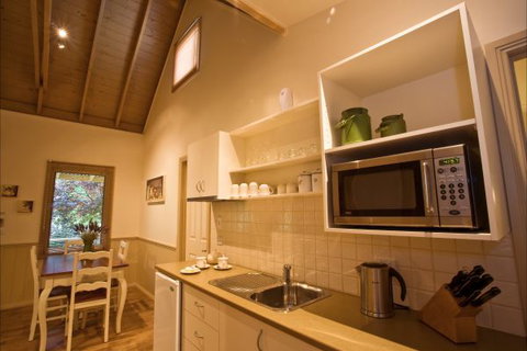 Autumn Abode Cottages - Newcastle Accommodation 6