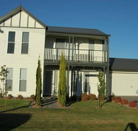 Annies Beach House - Newcastle Accommodation