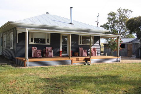 Rabbiter's Hut - Newcastle Accommodation 1