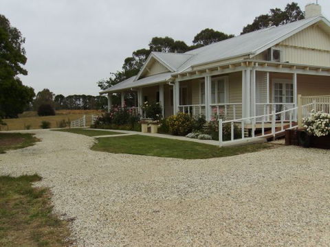 Daisyburn Homestead - Newcastle Accommodation 2