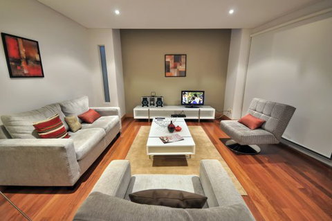 La Loft Apartments - New Castle Tourism 3