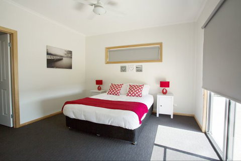 RED FIN Part Of BLUE FIN HOLIDAY HOMES - New Castle Tourism 3