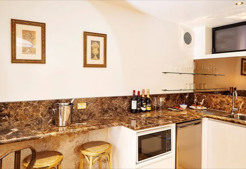 The Suites, Villa Belgravia - Newcastle Accommodation 3