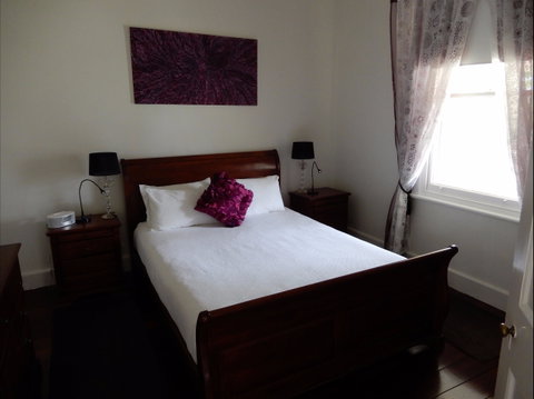 Dot's House - Newcastle Accommodation 4