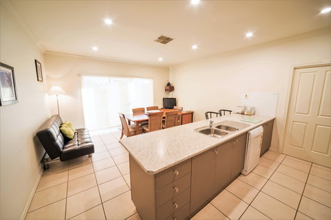 Shamore Apartments - Eleventh Street Mildura - Newcastle Accommodation 8