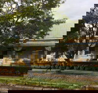 Surgeons Cottage - Newcastle Accommodation