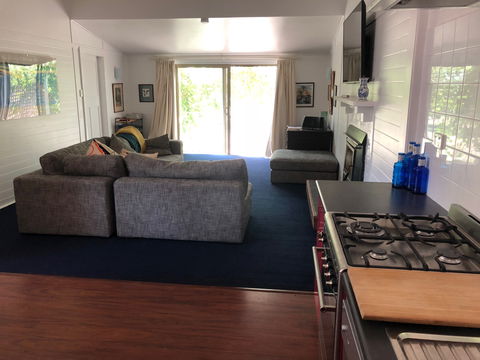 Turalla Truffle Cottage - New Castle Tourism 1