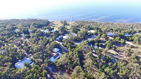 Waterfront Retreat At Wattle Point - New Castle Tourism 0