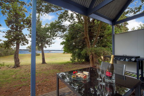 Waterfront Retreat At Wattle Point - New Castle Tourism 4