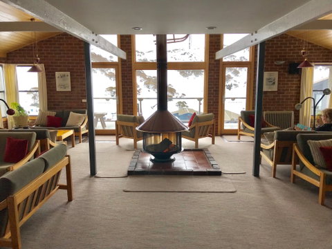 Arlberg Lodge - New Castle Tourism 0
