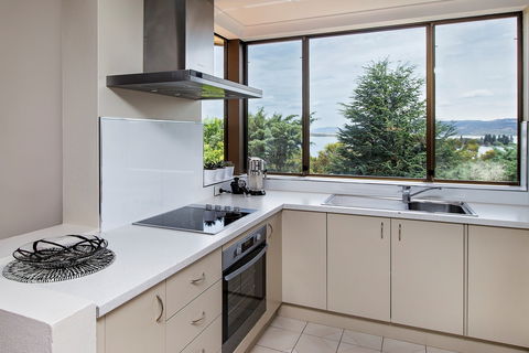 Avalanche 6 - Newcastle Accommodation 1