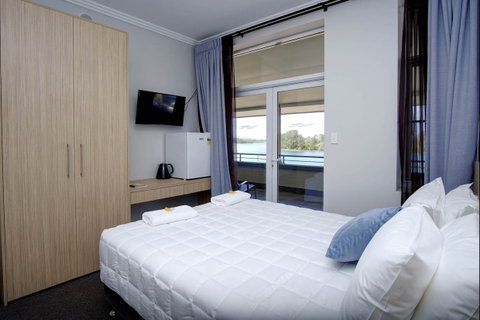 Lakes And Ocean Hotel - New Castle Tourism 2