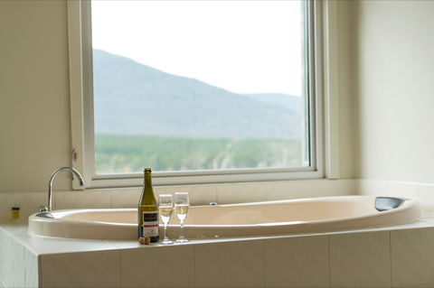 Macedon Ranges Hotel & Spa - New Castle Tourism 1