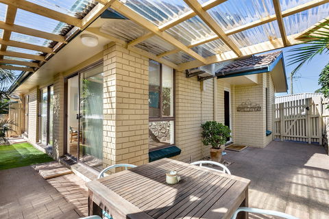 Shearwater At Shoal Bay Cottage One - Dogs Welcome! - Newcastle Accommodation 2