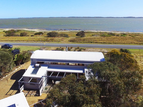 Coorong Aurora - Breathtaking Waterfront Escape - New Castle Tourism 0