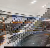 Eagle View Escape - New Castle Tourism