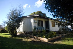 Bow River Cottage - Newcastle Accommodation 1