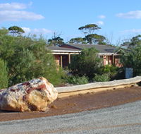 Wave Rock Lakeside Resort and Caravan Park - New Castle Tourism