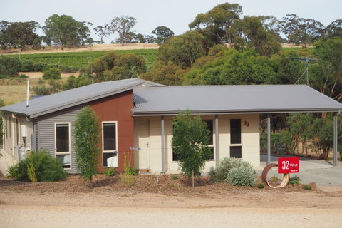 32 West B & B - Newcastle Accommodation 0
