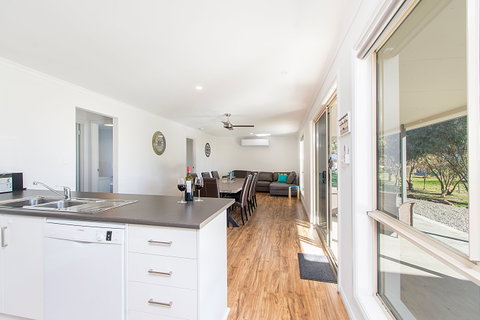 32 West B & B - Newcastle Accommodation 1